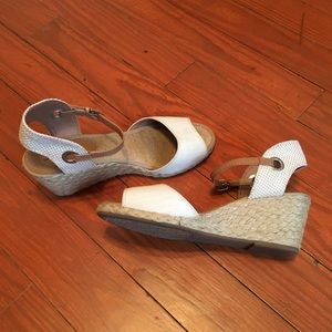 Lucky Brand "Kendra" Wedge Cream/Tan Sandal